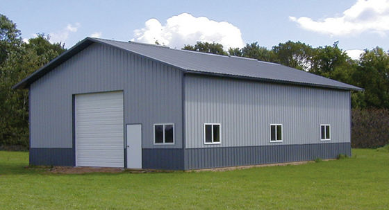 El edificio ligero de la fábrica de la estructura de acero para el coche de metal de las vertientes vierte tamaño estándar