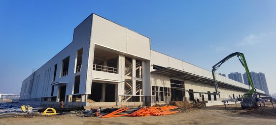 Edificio de almacén de estructura de acero de dos pisos personalizado con plataformas de mezzanine para almacenamiento