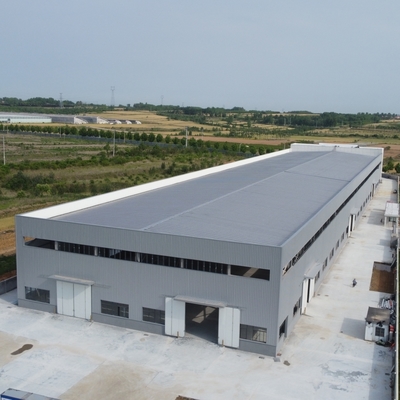 Almacén prefabricado con estructura de acero Q355B con durabilidad de 50 años