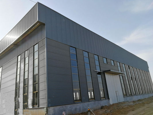 Arquitectura confeccionada del taller de la estructura de acero con el edificio de oficinas dentro