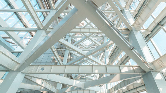 Construcción de paneles sandwich de aislamiento de estructura de acero industrial taller de techo de agua / fuego personalizado