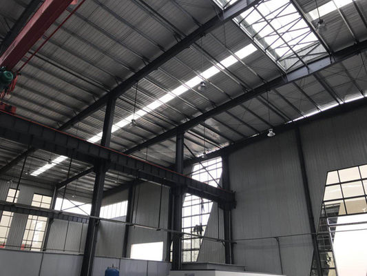 Construcción de paneles sandwich de aislamiento de estructura de acero industrial taller de techo de agua / fuego personalizado