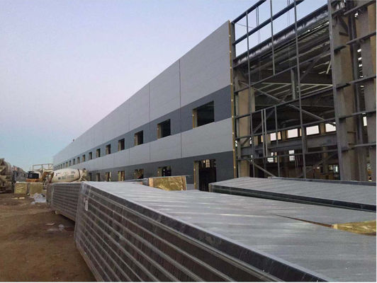 Almacén prefabricado con estructura de acero con vida útil de 50 años Q235B Q355B