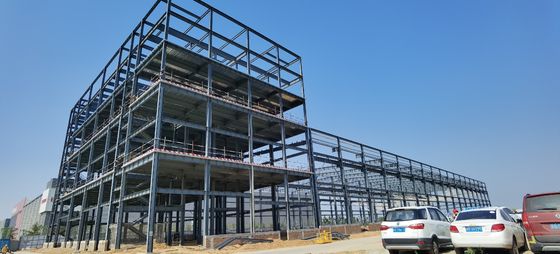 Edificio de almacén de estructura de acero de dos pisos personalizado con plataformas de mezzanine para almacenamiento