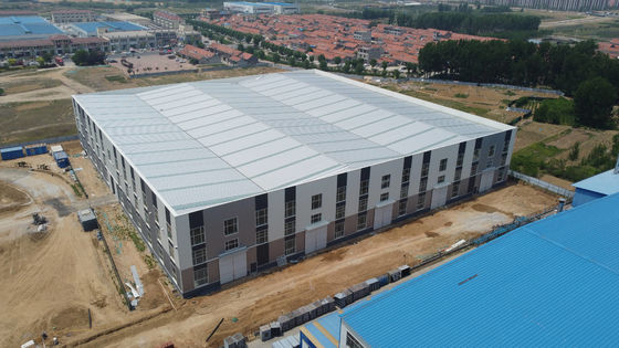 Q235B Construcción de estructuras de acero Construcción prefabricada de acero con panel aislante