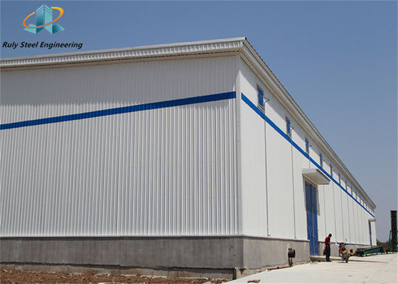 Construcción de estructura prefabricada de acero Fácil de ensamblar Construcción corrugada de metal Estructura de acero Almacén