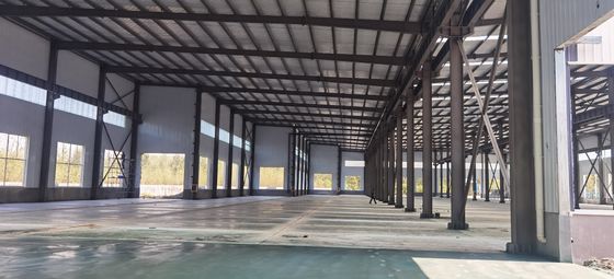 Almacén prefabricado de acero con vigas de sección H y acabado galvanizado