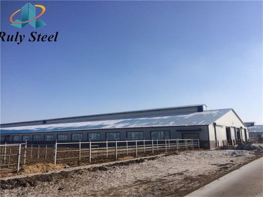 Construcción prefabricada de acero con viga H Casa de aves de corral con panel sándwich