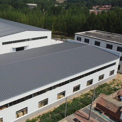 Almacén prefabricado con estructura de acero Q355B con durabilidad de 50 años