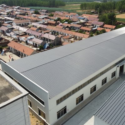 Almacén prefabricado con estructura de acero Q355B con durabilidad de 50 años