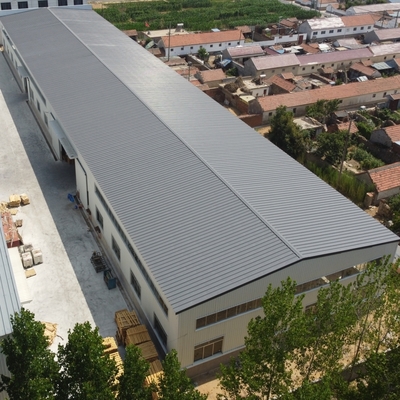 Edificio de taller prefabricado de acero con paneles sándwich de PU para paredes