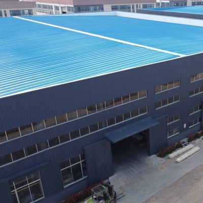 Construcción de almacén prefabricado con estructura de acero y vigas de sección H
