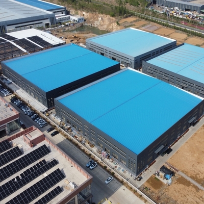 Almacén con estructura de acero prefabricada con vida útil de 50 años