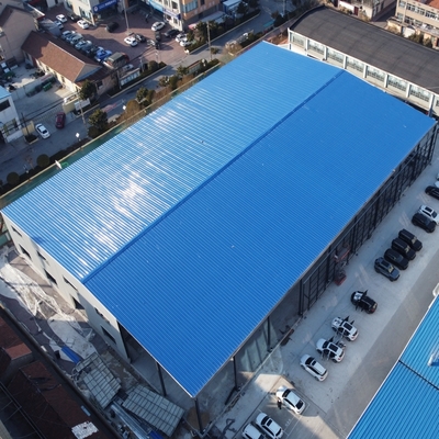 Taller de estructuras prefabricadas de acero con vigas de sección H