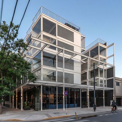 Edificios de apartamentos con estructura de acero moderna, viviendas prefabricadas duraderas para la vida urbana