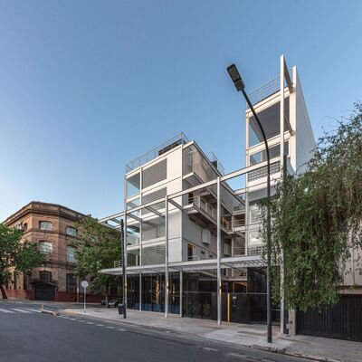 Edificios de apartamentos con estructura de acero moderna, viviendas prefabricadas duraderas para la vida urbana