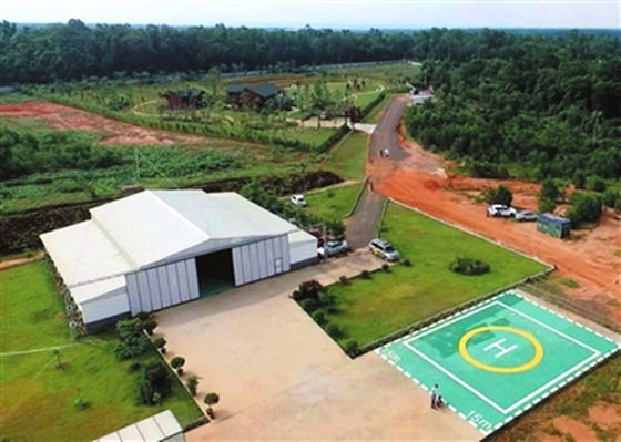 Hangar para helicópteros con estructura de acero y aislamiento de lana de vidrio