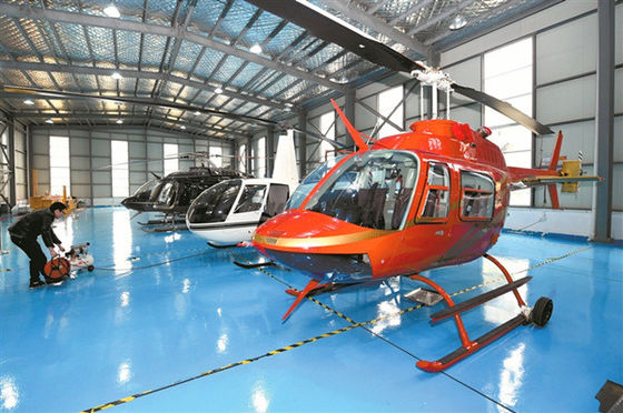 Hangar para helicópteros con estructura de acero y aislamiento de lana de vidrio