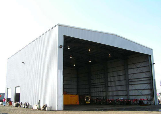 Taller de estructura de acero prefabricada de gran envergadura con entrepiso y grúa