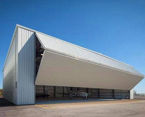 Estructura de acero temporal para hangar de aeronaves con puerta elevable