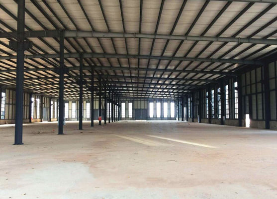 Edificio de almacén prefabricado de acero con láminas de revestimiento de acero